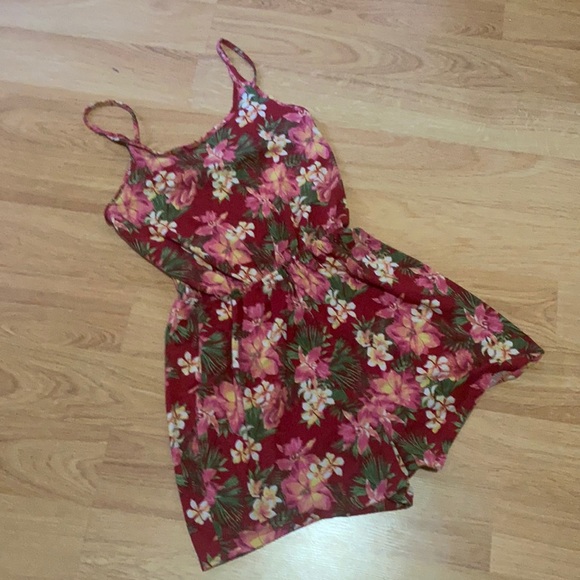 Almost Famous Dresses & Skirts - 🌺 tropical romper with adjustable straps!